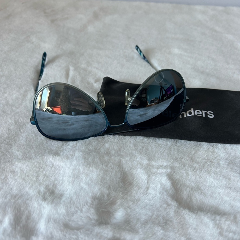 Blenders Blue Malibu NWOT aviators - Picture 5 of 5